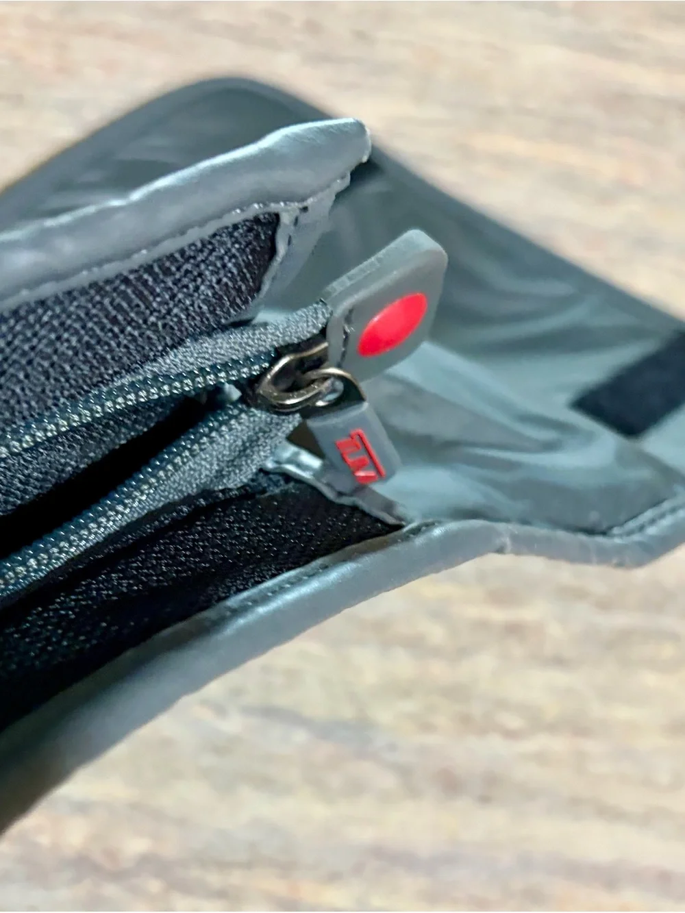 Tumi compact hanging